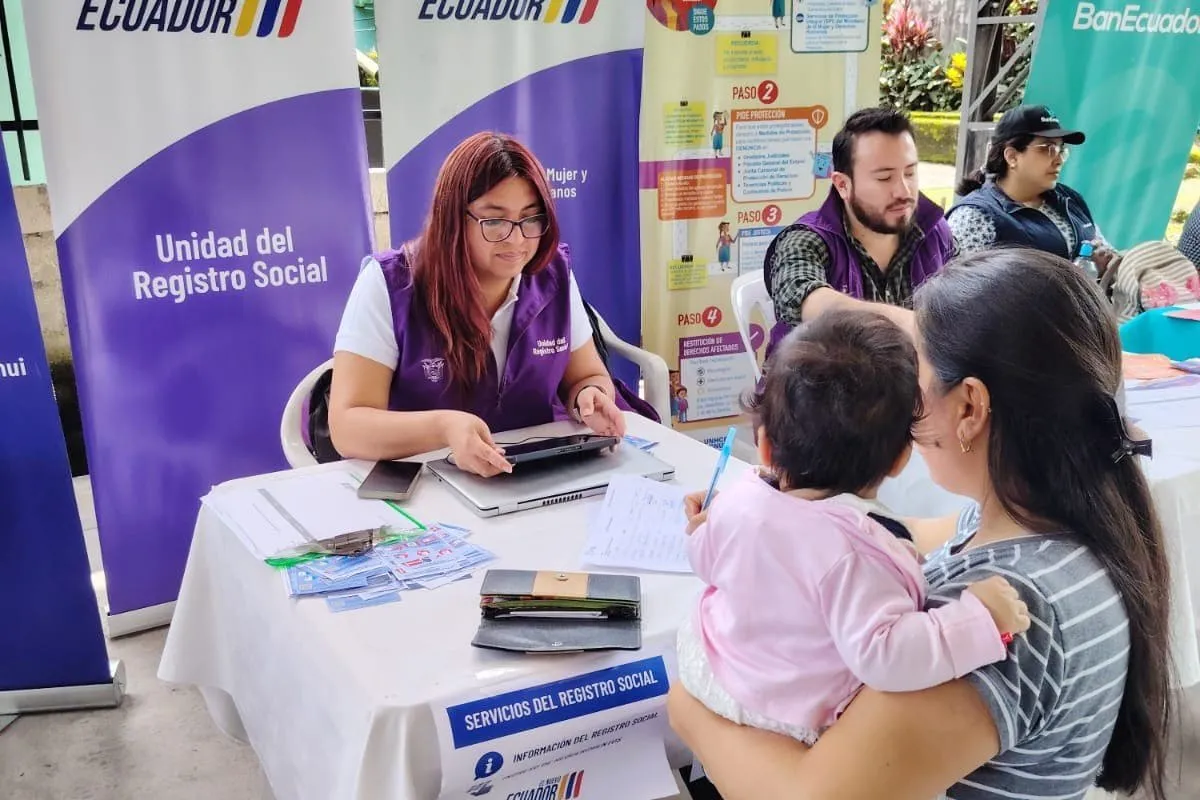 mujeres que transforman bono estudiantes mujeres